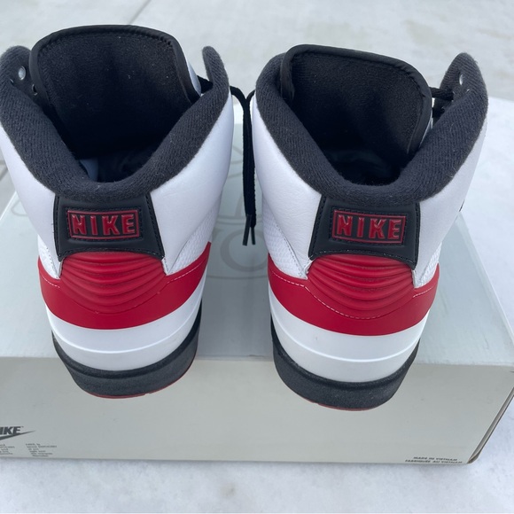 Jordan 2 Retro chicago’s Sneakers in White and Black with Red Accents - Picture 4 of 6